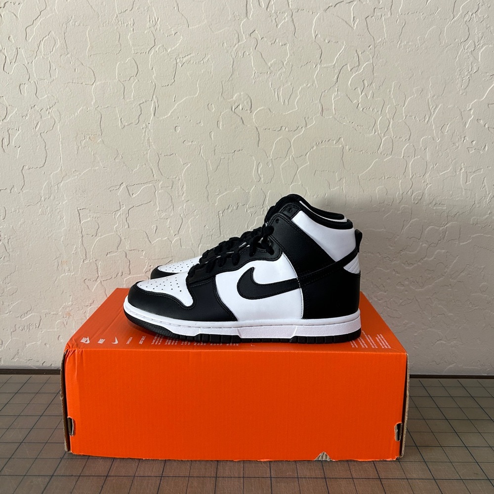 Nike Dunk High ‘Panda’ Womens